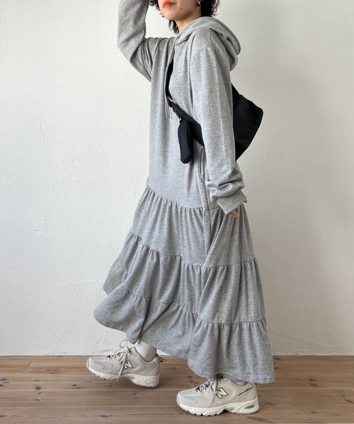 wee9s(ウィークス)の「daily sweat hoodie one piece / デイリースウェットフーディーワンピース(ワンピース・レディース・グレー/ブラック・FREE)」の5枚目の写真