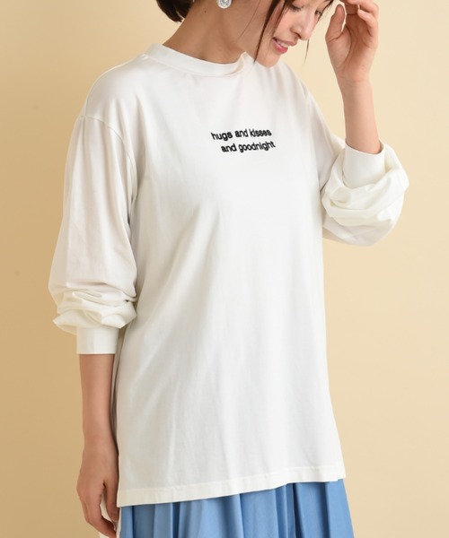 INTERPLANET(インタープラネット)の「フロッキーロゴHネックTシャツ(Tシャツ/カットソー・レディース・オフホワイト/ブラック/ベージュ/グレイッシュブルー・FREE)」の2枚目の写真