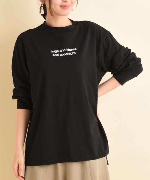 INTERPLANET(インタープラネット)の「フロッキーロゴHネックTシャツ(Tシャツ/カットソー・レディース・オフホワイト/ブラック/ベージュ/グレイッシュブルー・FREE)」の3枚目の写真