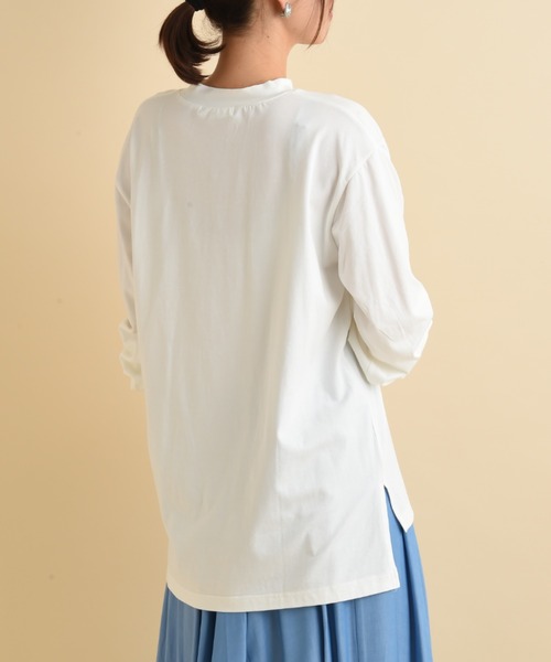 INTERPLANET(インタープラネット)の「フロッキーロゴHネックTシャツ(Tシャツ/カットソー・レディース・オフホワイト/ブラック/ベージュ/グレイッシュブルー・FREE)」の7枚目の写真