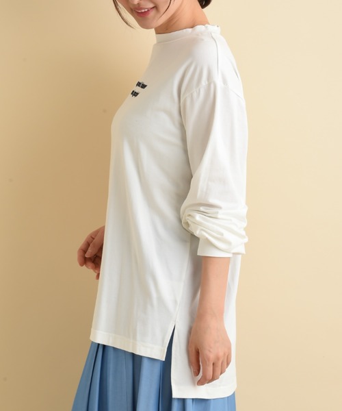 INTERPLANET(インタープラネット)の「フロッキーロゴHネックTシャツ(Tシャツ/カットソー・レディース・オフホワイト/ブラック/ベージュ/グレイッシュブルー・FREE)」の8枚目の写真