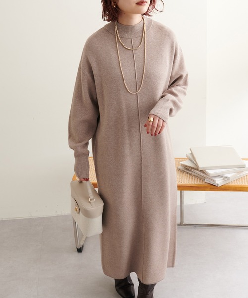 natural couture（ナチュラルクチュール）の「べっ甲Dかんベルト付ききれいめニットワンピース Mサイズ（ワンピース・レディース・ブラック/ベージュ/ブラウン/オフホワイト/イエロー/ブルー・MEDIUM）」の4枚目の写真