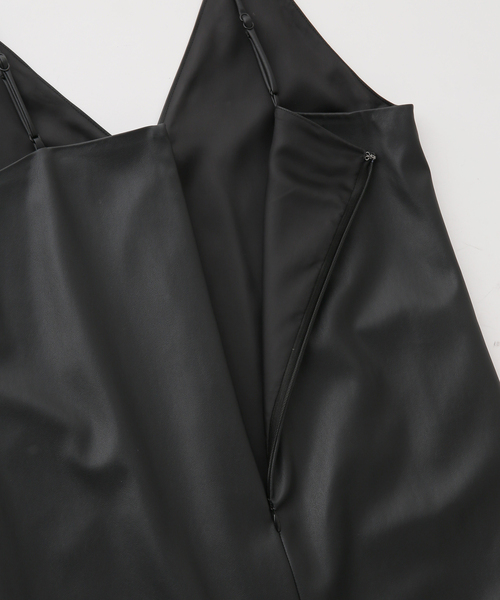 Noble（ノーブル）の「フェイクレザーキャミソールワンピース