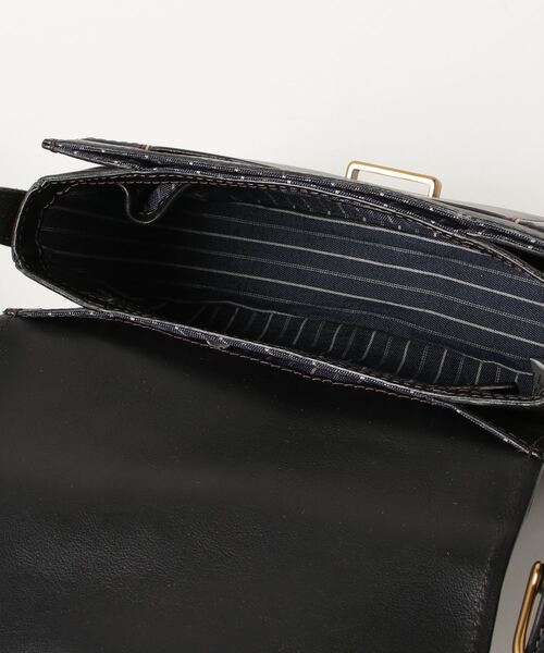 FOSSIL(フォッシル)の「フォッシル 斜めがけバッグ レディース レザー ブラック スマホ収納可 ZB1821001(メッセンジャーバッグ・レディース・ブラック・FREE)」の6枚目の写真