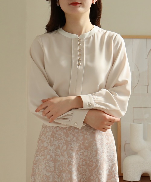 TRUDEA（トルディア）の「バイカラーヘンリーネックブラウス（シャツ/ブラウス・レディース・ブルーグリーン/ベージュ/ホワイト/ネイビー・LARGE/MEDIUM/SMALL）」の2枚目の写真