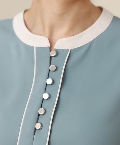 TRUDEA（トルディア）の「バイカラーヘンリーネックブラウス（シャツ/ブラウス・レディース・ブルーグリーン/ベージュ/ホワイト/ネイビー・LARGE/MEDIUM/SMALL）」の13枚目の写真