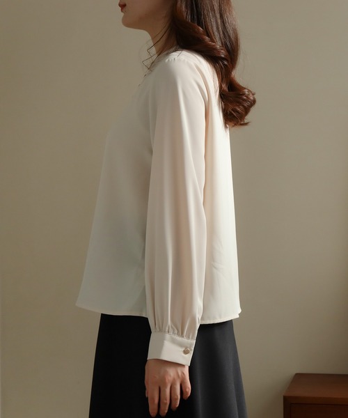 TRUDEA（トルディア）の「バイカラーヘンリーネックブラウス（シャツ/ブラウス・レディース・ブルーグリーン/ベージュ/ホワイト/ネイビー・LARGE/MEDIUM/SMALL）」の9枚目の写真
