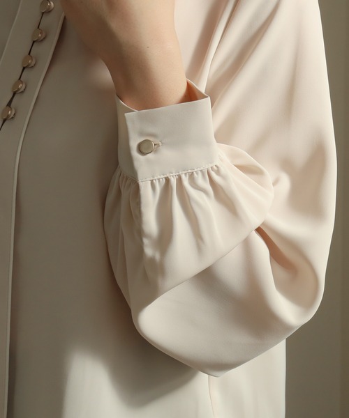 TRUDEA（トルディア）の「バイカラーヘンリーネックブラウス（シャツ/ブラウス・レディース・ブルーグリーン/ベージュ/ホワイト/ネイビー・LARGE/MEDIUM/SMALL）」の10枚目の写真