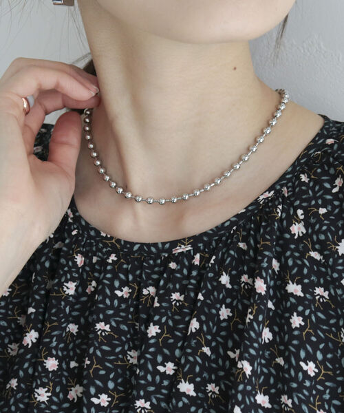 fredy emue(フレディエミュ)の「マンテルボールチェーンネックレス(ネックレス・レディース・ゴールド/シルバー・FREE)」の3枚目の写真