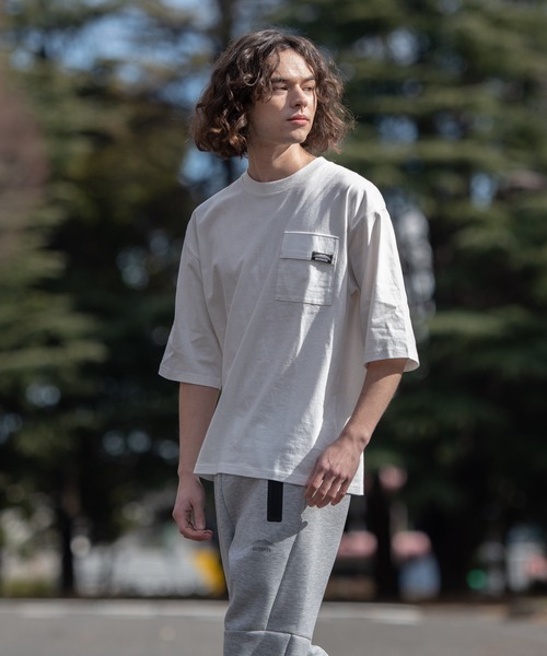 OUTDOOR PRODUCTS（アウトドアプロダクツ）の「【OUTDOOR PRODUCTS/アウトドアプロダクツ】USAコットン　フラップポケット　ビッグシルエット　Tシャツ（Tシャツ/カットソー・メンズ・チャコールグレー/ブルー系その他/ブラック/カーキ/ホワイト/ブラウン・MEDIUM/X-LARGE/LARGE）」の9枚目の写真