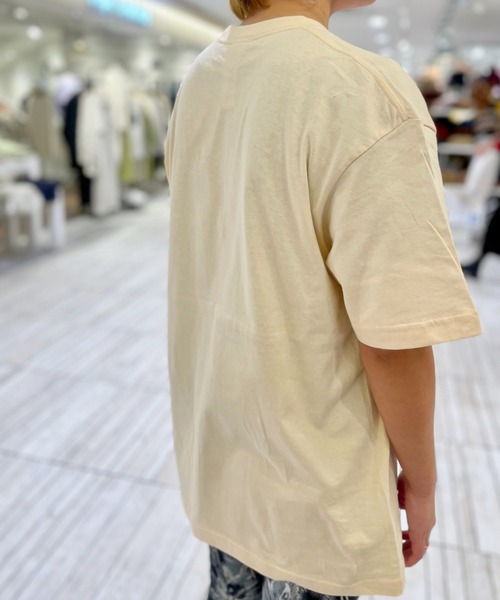 SNOOPY×OLD BETTY'S（スヌーピーカケルオールドベティーズ）の「スヌーピー【SNOOPY】Print T-shirts (ADULT size)（Tシャツ/カットソー・レディース・アイボリー系/アイボリー系1/アイボリー系2/アイボリー系4/ブラック系2/ブラック系4/ブラック系1/ブラック系3/ブラック系/アイボリー系3/アイボリー系6/ブラック系5/ブラック系6/アイボリー系5/ベージュ系1/ベージュ系3/ベージュ系/ベージュ系2・M/L）」の20枚目の写真