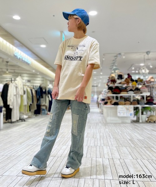 SNOOPY×OLD BETTY'S（スヌーピーカケルオールドベティーズ）の「スヌーピー【SNOOPY】Print T-shirts (ADULT size)（Tシャツ/カットソー・レディース・アイボリー系/アイボリー系1/アイボリー系2/アイボリー系4/ブラック系2/ブラック系4/ブラック系1/ブラック系3/ブラック系/アイボリー系3/アイボリー系6/ブラック系5/ブラック系6/アイボリー系5/ベージュ系1/ベージュ系3/ベージュ系/ベージュ系2・M/L）」の21枚目の写真