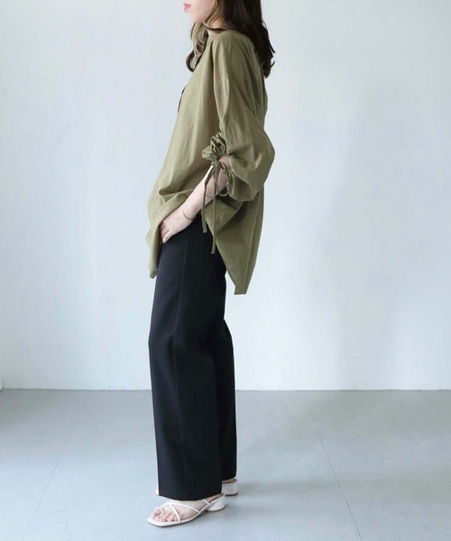 HER CLOSET（ハークローゼット）の「【shemoshelly】ドロストスリーブビッグシルエットシャツ（シャツ/ブラウス・レディース・カーキ/ブルー/ブラック/オフホワイト・M）」の21枚目の写真