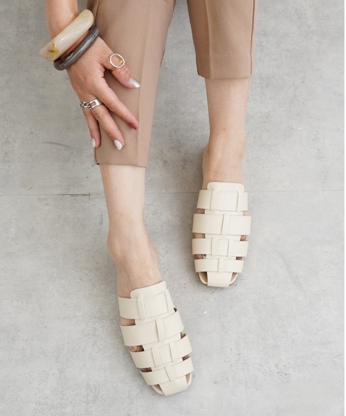 グルカスクエアフラットサンダル