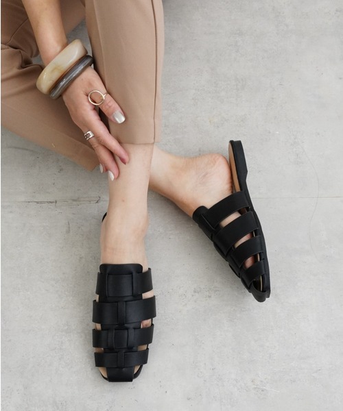 グルカスクエアフラットサンダル