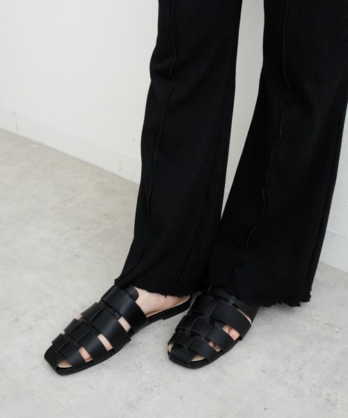 グルカスクエアフラットサンダル