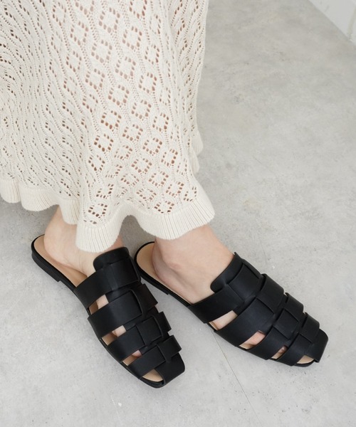 グルカスクエアフラットサンダル