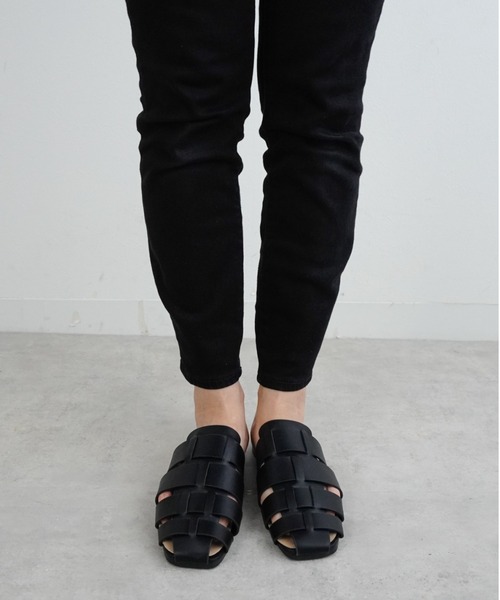 グルカスクエアフラットサンダル