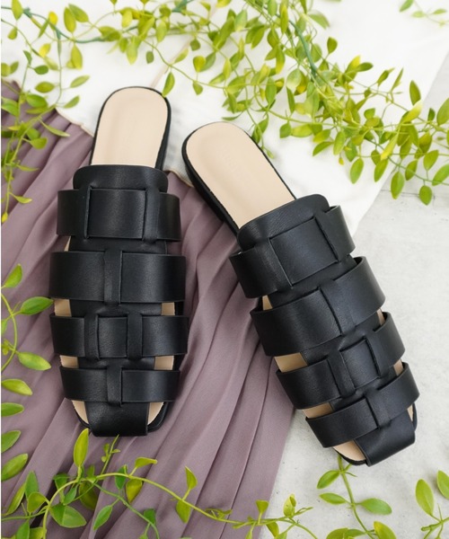 グルカスクエアフラットサンダル