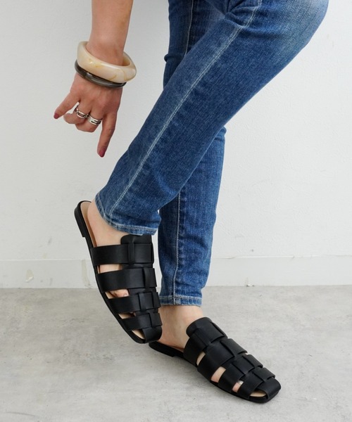 グルカスクエアフラットサンダル