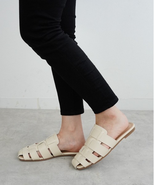 グルカスクエアフラットサンダル