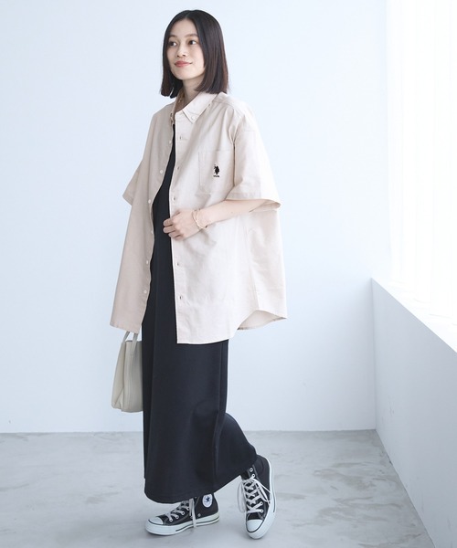 U.S. POLO ASSN.（ユーエスポロアッスン）の「U.S. POLO ASSN. / ユーエスポロアッスン 別注 ロゴ刺繍 S/S ボタンダウン 半袖シャツ（シャツ/ブラウス・レディース・ブラック/イエロー系その他/アイボリー/ブルー系その他/ネイビー/ホワイト・FREE）」の2枚目の写真