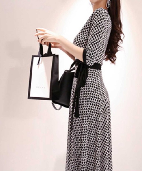 LUGG NAGG(ラグナグ)の「レトロ柄カシュクール美スタイルワンピース(ワンピース・レディース・ブラック系その他/ブラック×カーキ/ベージュ系その他・S/M/L)」の12枚目の写真