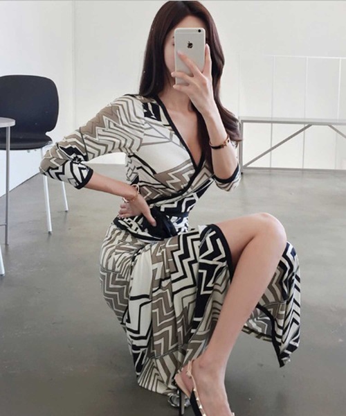 LUGG NAGG(ラグナグ)の「レトロ柄カシュクール美スタイルワンピース(ワンピース・レディース・ブラック系その他/ブラック×カーキ/ベージュ系その他・S/M/L)」の5枚目の写真