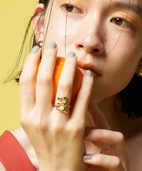 AMERICAN HOLIC（アメリカンホリック）の「イニシャルリングGLD（リング・レディース・A/C/E/H/K/M/Y・FREE）」の2枚目の写真