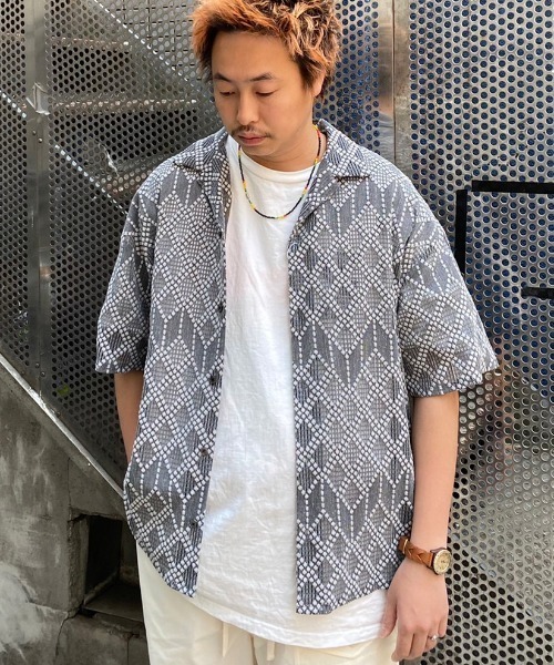 BEAVER（ビーバー）の「B omnivore/ビーオムニボー　RAMBUS OPEN COLLER SHIRT オープンカラーシャツ（シャツ/ブラウス・メンズ・グレー/ブルー/レッド・M）」の2枚目の写真