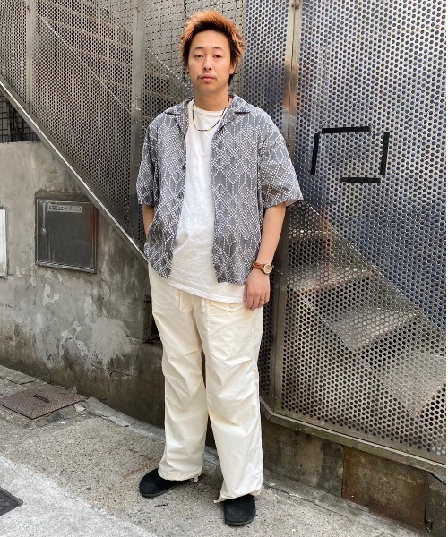 BEAVER（ビーバー）の「B omnivore/ビーオムニボー　RAMBUS OPEN COLLER SHIRT オープンカラーシャツ（シャツ/ブラウス・メンズ・グレー/ブルー/レッド・M）」の5枚目の写真