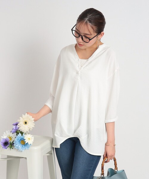 SHOO・LA・RUE（シューラルー）の「◆【2点セット/体型カバー/イージーケア】スキッパーシャツ+タンクトップ（シャツ/ブラウス・レディース・ブラック/ホワイト系/マスタード/ブルー・02/03/04）」の2枚目の写真