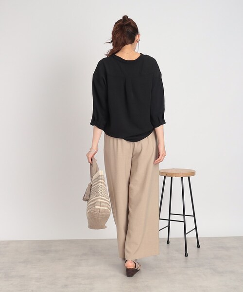 SHOO・LA・RUE（シューラルー）の「◆【2点セット/体型カバー/イージーケア】スキッパーシャツ+タンクトップ（シャツ/ブラウス・レディース・ブラック/ホワイト系/マスタード/ブルー・02/03/04）」の13枚目の写真