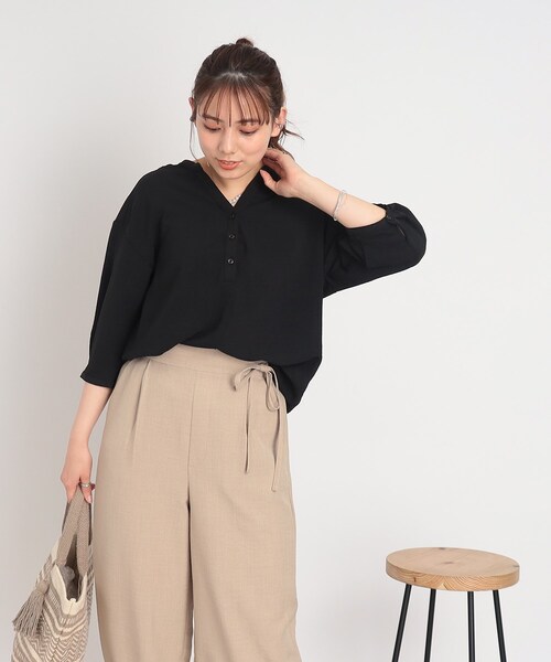 SHOO・LA・RUE（シューラルー）の「◆【2点セット/体型カバー/イージーケア】スキッパーシャツ+タンクトップ（シャツ/ブラウス・レディース・ブラック/ホワイト系/マスタード/ブルー・02/03/04）」の14枚目の写真