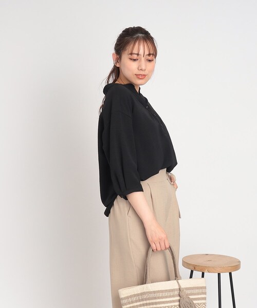SHOO・LA・RUE（シューラルー）の「◆【2点セット/体型カバー/イージーケア】スキッパーシャツ+タンクトップ（シャツ/ブラウス・レディース・ブラック/ホワイト系/マスタード/ブルー・02/03/04）」の15枚目の写真