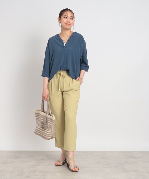 SHOO・LA・RUE（シューラルー）の「◆【2点セット/体型カバー/イージーケア】スキッパーシャツ+タンクトップ（シャツ/ブラウス・レディース・ブラック/ホワイト系/マスタード/ブルー・02/03/04）」の17枚目の写真