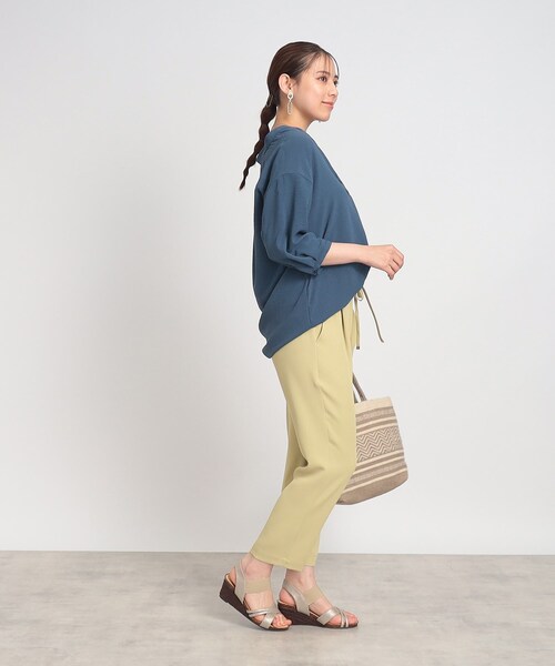 SHOO・LA・RUE（シューラルー）の「◆【2点セット/体型カバー/イージーケア】スキッパーシャツ+タンクトップ（シャツ/ブラウス・レディース・ブラック/ホワイト系/マスタード/ブルー・02/03/04）」の18枚目の写真