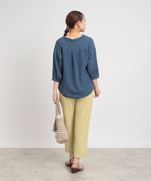 SHOO・LA・RUE（シューラルー）の「◆【2点セット/体型カバー/イージーケア】スキッパーシャツ+タンクトップ（シャツ/ブラウス・レディース・ブラック/ホワイト系/マスタード/ブルー・02/03/04）」の19枚目の写真