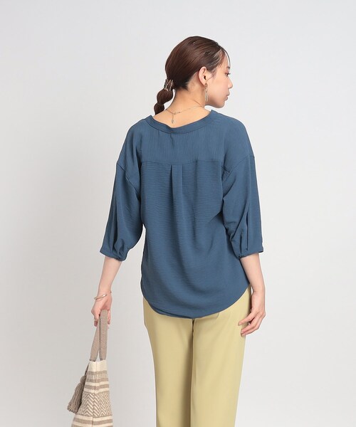 SHOO・LA・RUE（シューラルー）の「◆【2点セット/体型カバー/イージーケア】スキッパーシャツ+タンクトップ（シャツ/ブラウス・レディース・ブラック/ホワイト系/マスタード/ブルー・02/03/04）」の20枚目の写真