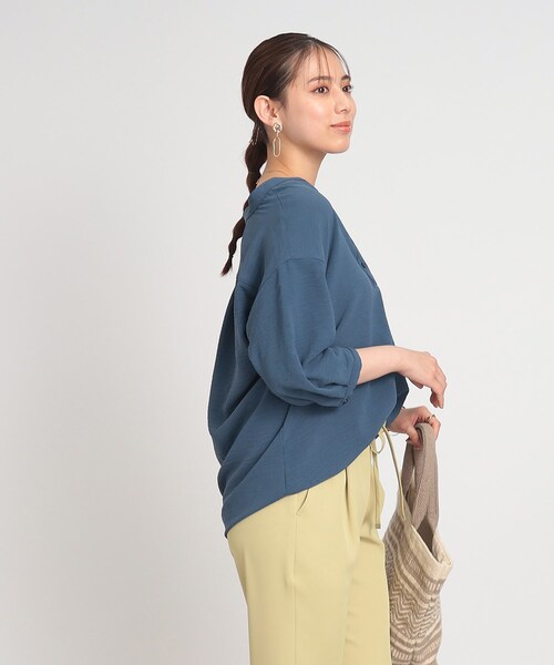 SHOO・LA・RUE（シューラルー）の「◆【2点セット/体型カバー/イージーケア】スキッパーシャツ+タンクトップ（シャツ/ブラウス・レディース・ブラック/ホワイト系/マスタード/ブルー・02/03/04）」の21枚目の写真