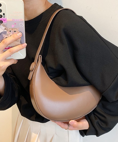 NiiNa(ニーナ)の「【NiiNa】ワンハンドルムーンバッグ(ハンドバッグ・レディース・ブラック/ホワイト/イエロー/ブラウン・FREE)」の3枚目の写真