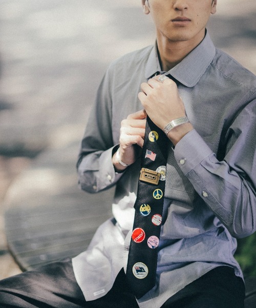 ROYAL FLASH(ロイヤルフラッシュ)の「TIEDNISTA./タイド二スタ/バッジ(ネクタイ・メンズ・ブラック/ネイビー・F)」の2枚目の写真