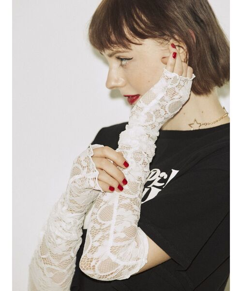 jouetie(ジュエティ)の「レースアームウォーマー(アームカバー・レディース・ブラック/オフホワイト/ブルー・FREE)」の7枚目の写真