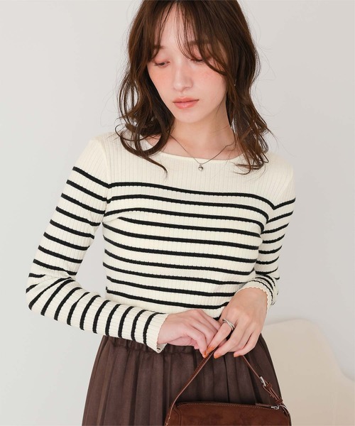 titivate（ティティベイト）の「ボートネックリブ編みニット（ニット/セーター・レディース・ブラック/グレイッシュベージュ/ピンク/ブルーグリーン/アイボリー/ブルー/ホワイト系その他/グレー/レッド/オリーブ/ネイビー・M/S）」の2枚目の写真