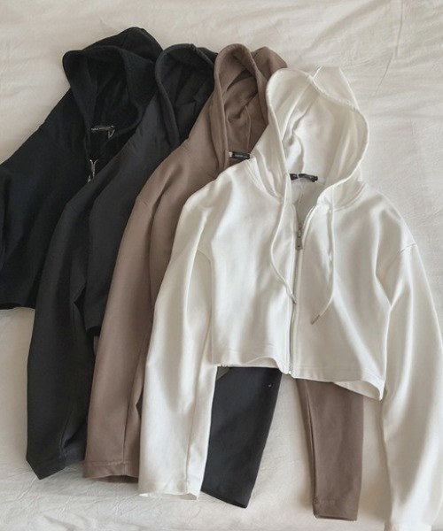 deux amour（ドゥーザムール）の「短丈ジップパーカー（パーカー・レディース・ホワイト/ブラック/チャコールグレー・FREE）」の2枚目の写真