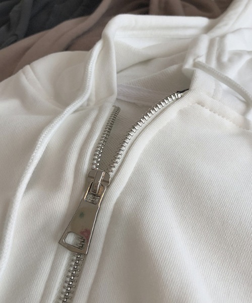deux amour（ドゥーザムール）の「短丈ジップパーカー（パーカー・レディース・ホワイト/ブラック/チャコールグレー・FREE）」の5枚目の写真