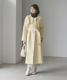 ウールナイロンノーカラートレンチコートを使った人気ファッション