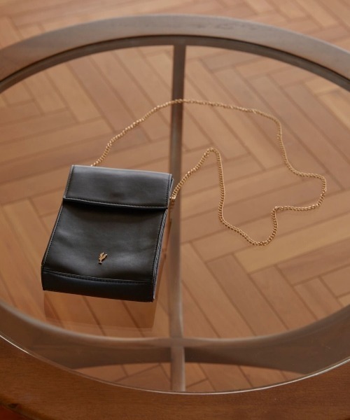 MIRO AMURETTE(ミロアミュレット)の「niwatori mini shoulder bag/チャーム付きスマホショルダーバッグ(ショルダーバッグ・レディース・ブラック・FREE)」の6枚目の写真