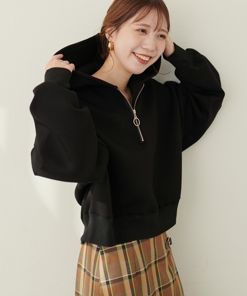 natural couture（ナチュラルクチュール）の「ハーフZIPダンボールショート丈プルパーカー（Tシャツ/カットソー・レディース・ブラック/オフホワイト/ベージュ/グレイッシュベージュ・FREE）」の11枚目の写真