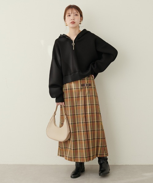 natural couture（ナチュラルクチュール）の「ハーフZIPダンボールショート丈プルパーカー（Tシャツ/カットソー・レディース・ブラック/オフホワイト/ベージュ/グレイッシュベージュ・FREE）」の16枚目の写真